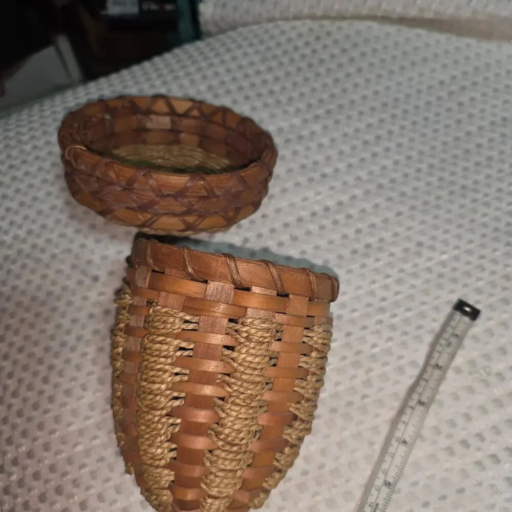 HANDWOVEN RUSTIC ACORN FALL DECOR BASKET